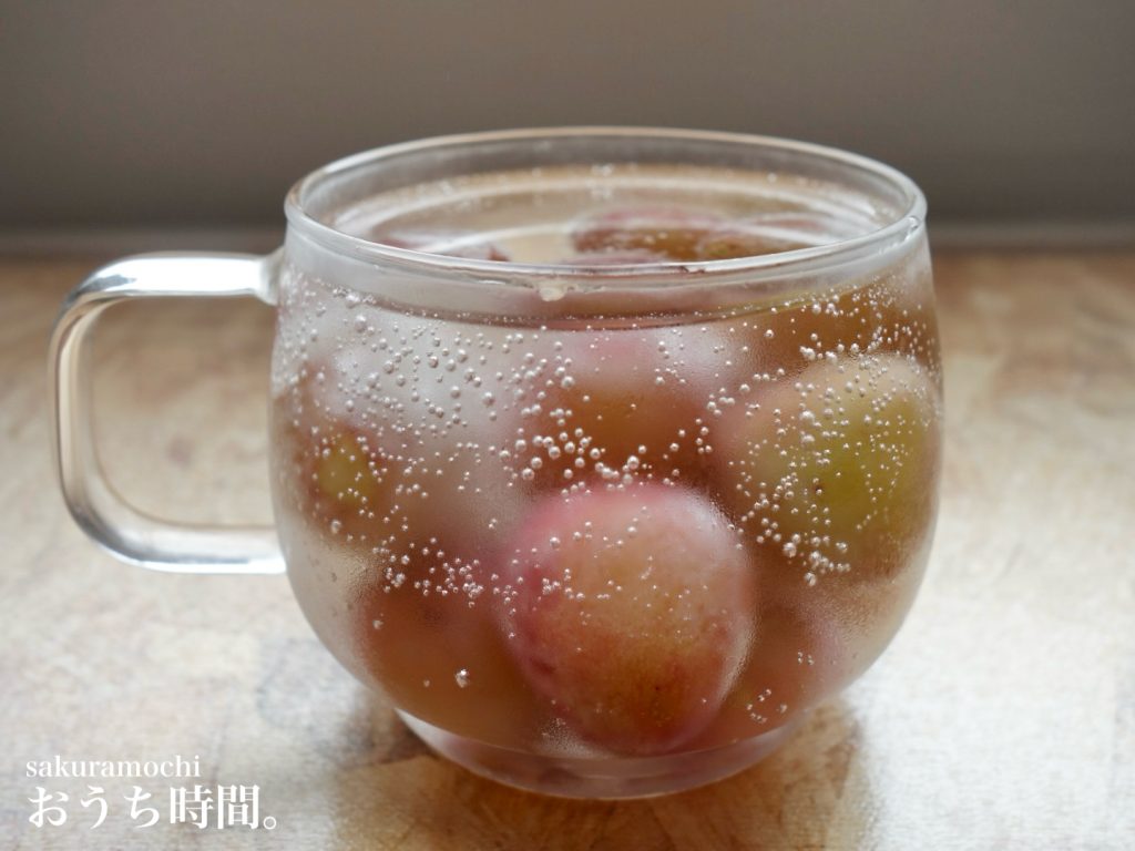 ブドウの強炭酸漬け（フルーツソーダ漬け）